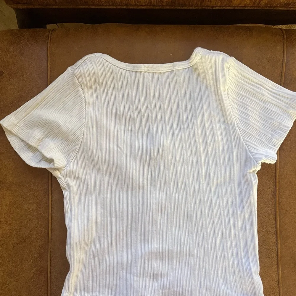 White Button-Up Ribbed Top - Picture 3 of 4